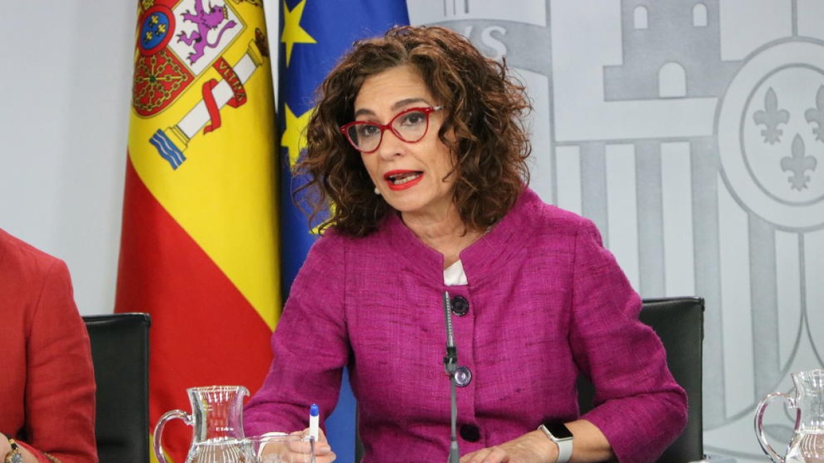 Montero: «La crisis del coronavirus tendrá una repercusión grave en las cuentas públicas»