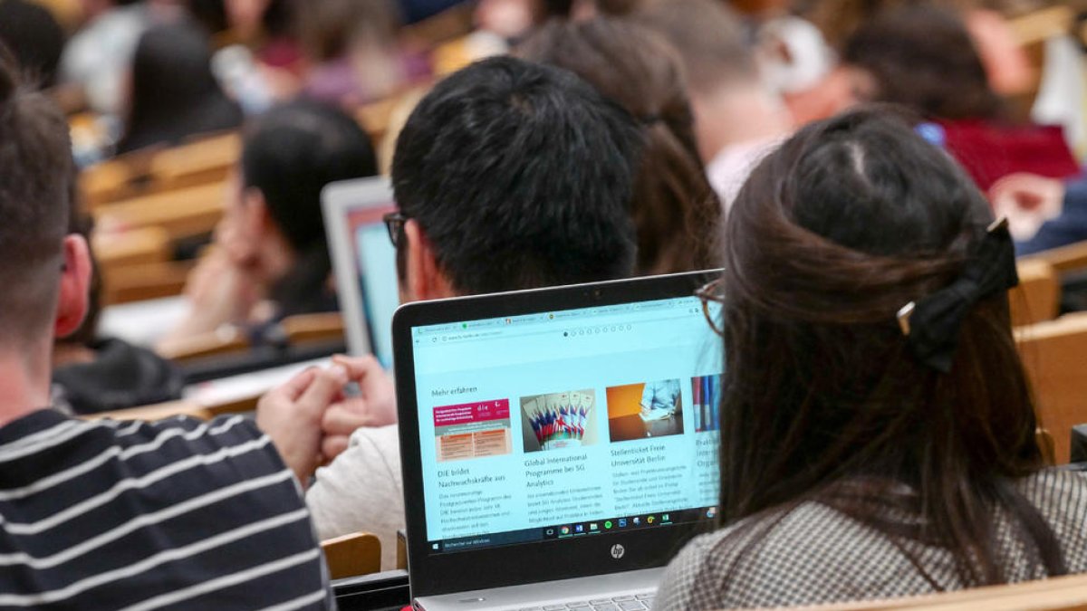 Bruselas ofrece Erasmus «virtuales» como alternativa a las estancias en el extranjero