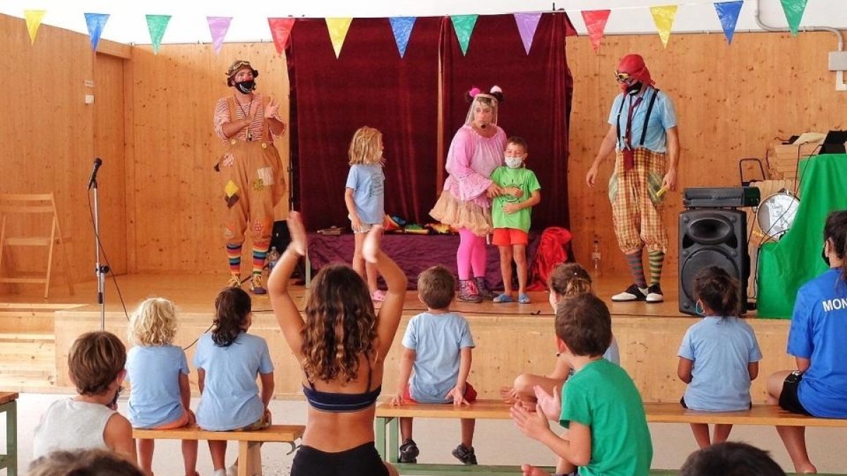 Un 'lipdub' y unos clowns cierran el Campus de verano de Altafulla