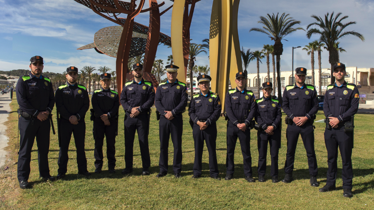 Los nuevos agentes y los mandos de la Policía Local de Vila-seca.