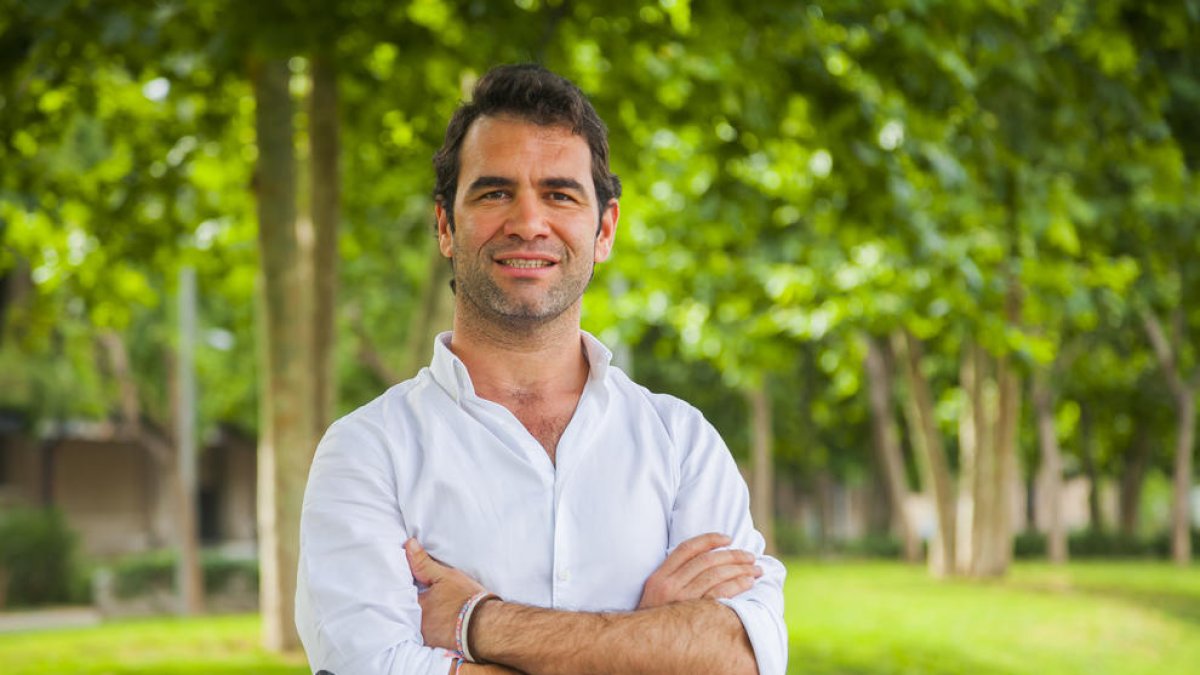 Una asociación promueve una iniciativa para llenar de flores los balcones