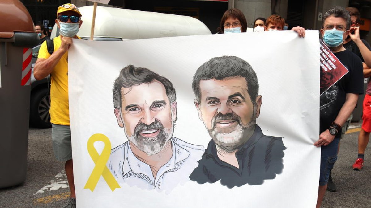 Amnistia Internacional reclama l'alliberament de Sànchez i Cuixart per posar fi a la «injustícia» que viuen