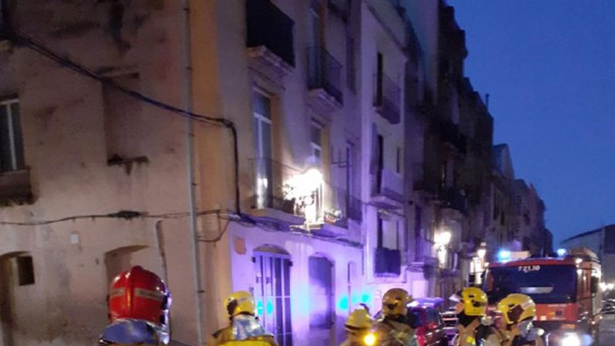 Un incendio en un domicilio de Tortosa deja a 11 heridos