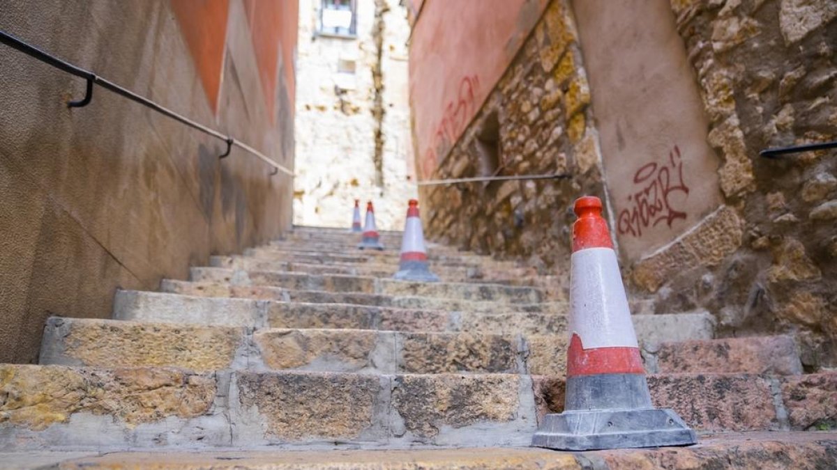 El gobierno de Tarragona retirará pronto la barandilla|baranda de las Escaleras|Escalas de Arbós