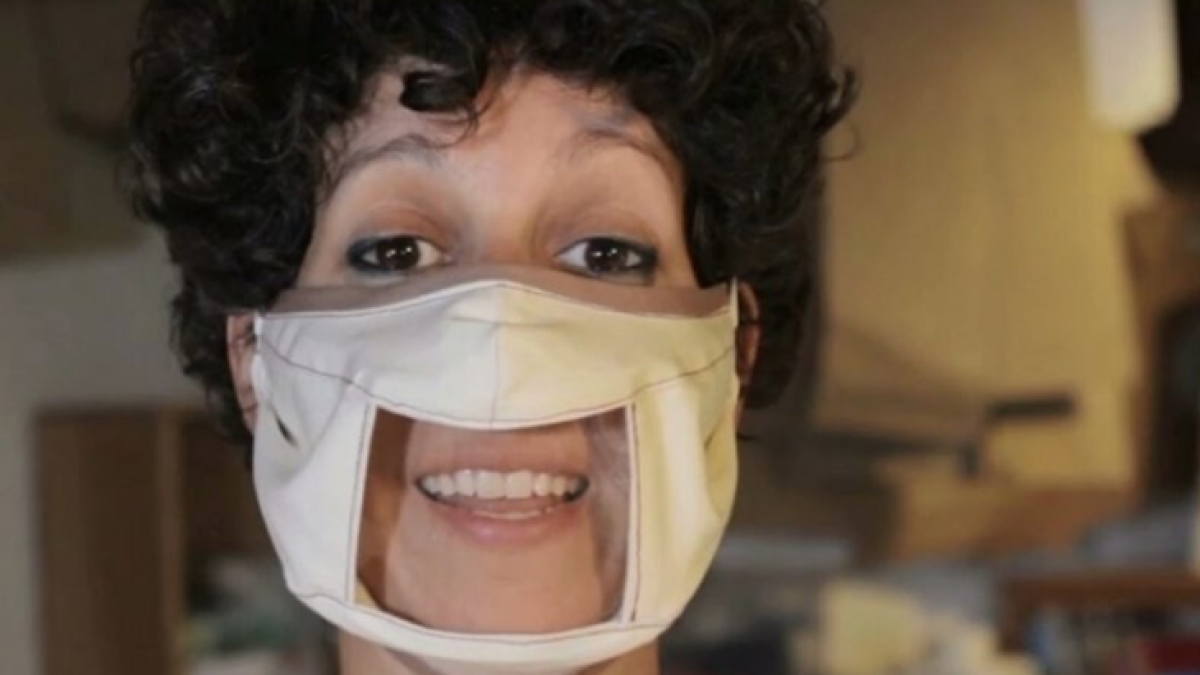Las personas sordas y sus familias piden mascarillas transparentes para poder leer los labios