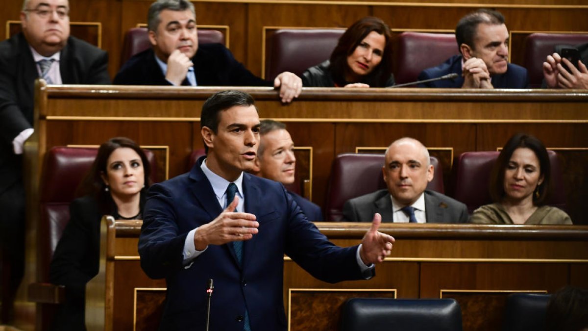 Sánchez no obté majoria suficient i espera ser investit dimarts