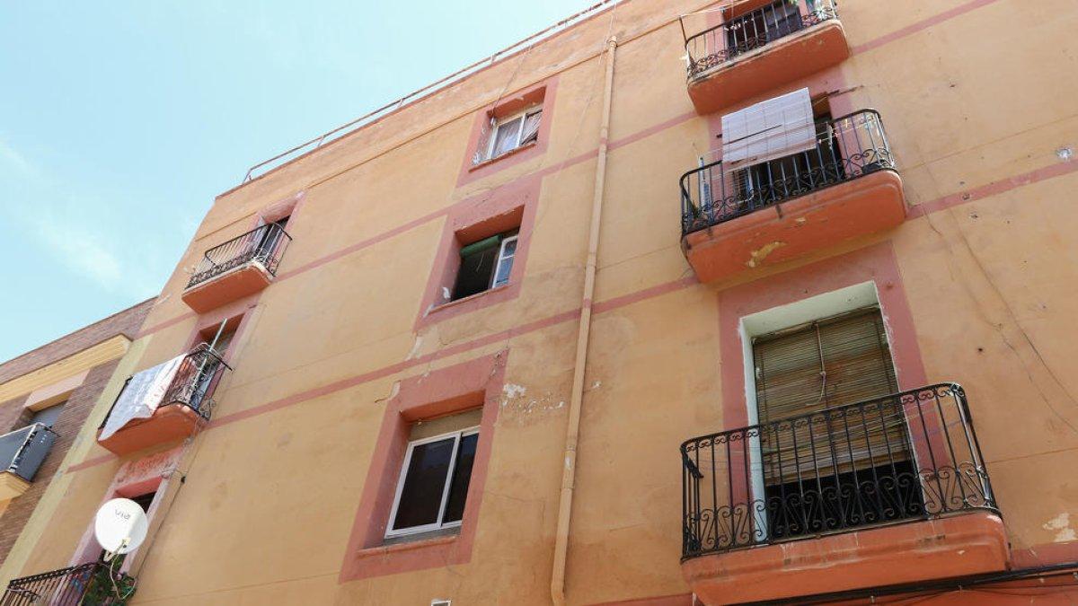 La PAH demana «solucions reals» per a les famílies del bloc Sant Magí de Reus