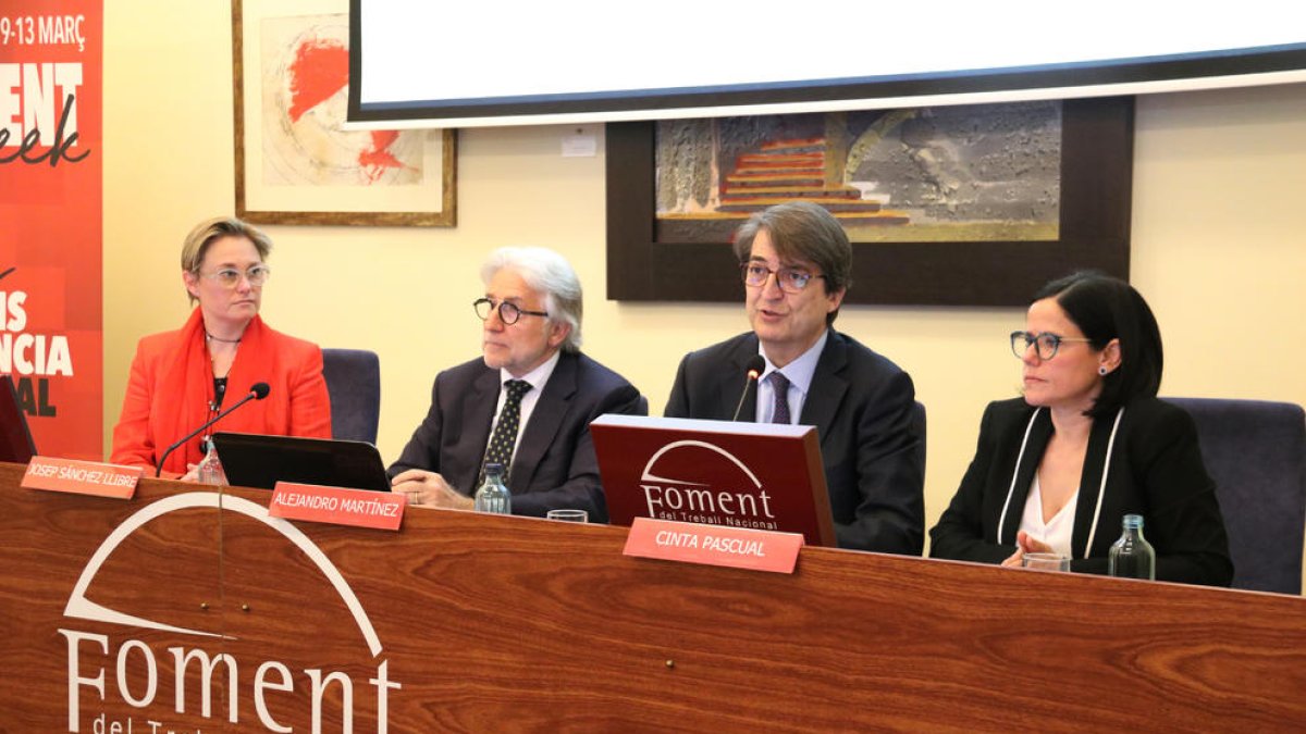 Foment reclama evitar «l'alarmisme empresarial» pel coronavirus i confia en una recuperació econòmica «ràpida»