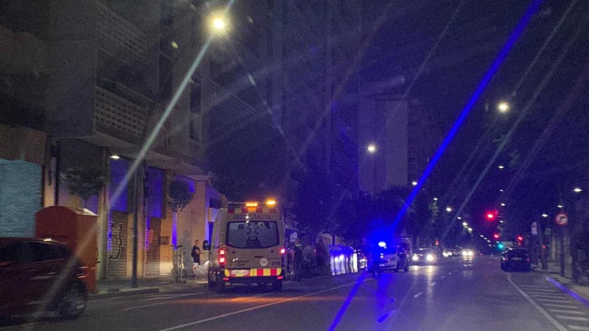 Un motorista, herido al ser embestido por un coche en la calle Ramon y Cajal de Tarragona