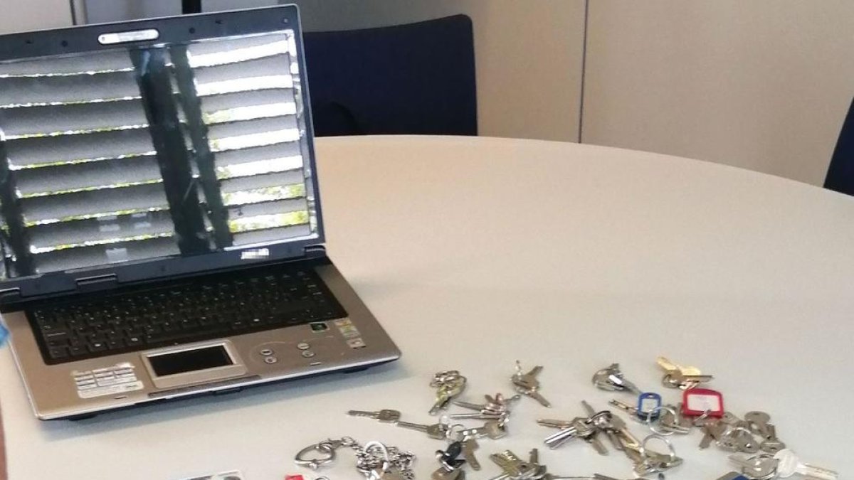 Los Mossos detienen a un hombre en Salou por falsificación y por conducir sin haber obtenido nunca el permiso