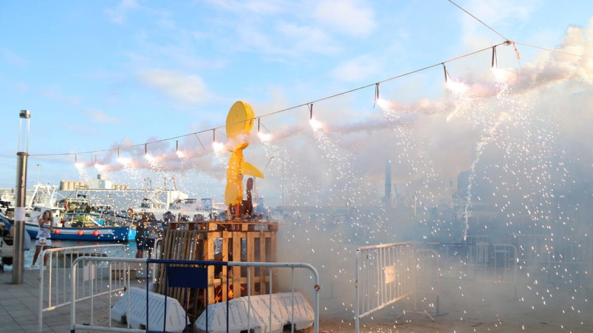Tarragona s'omple de foc i música per celebrar Sant Joan