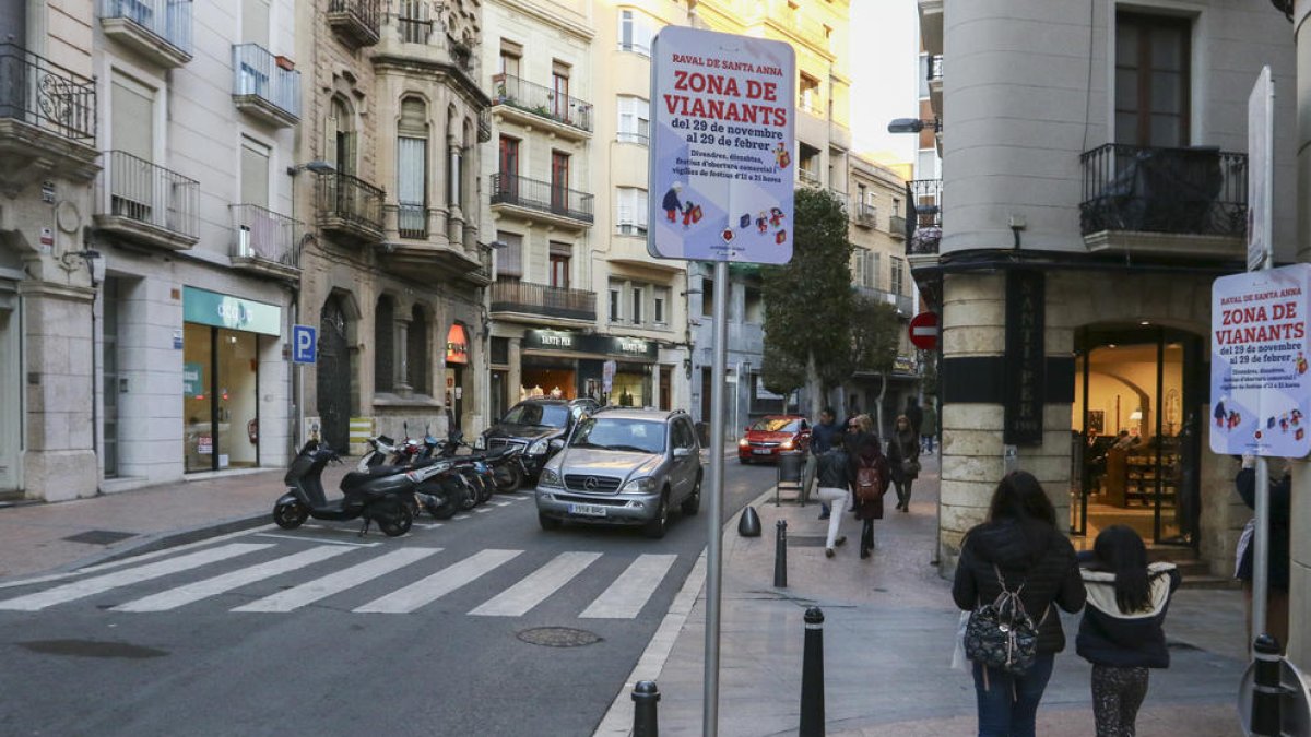 El arrabal de Santa Anna alarga un fin de semana más el cierre