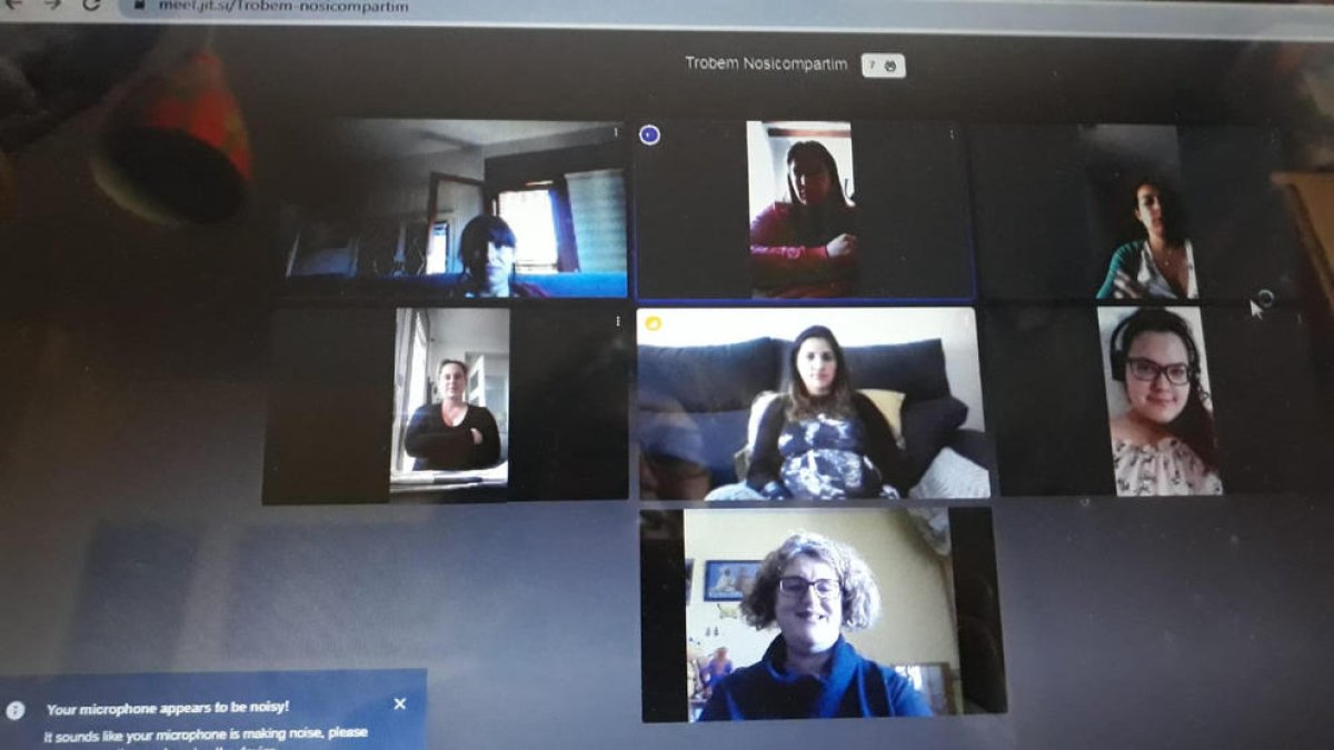 Les llevadores ebrenques supleixen amb classes virtuals la preparació i l'acompanyament al part