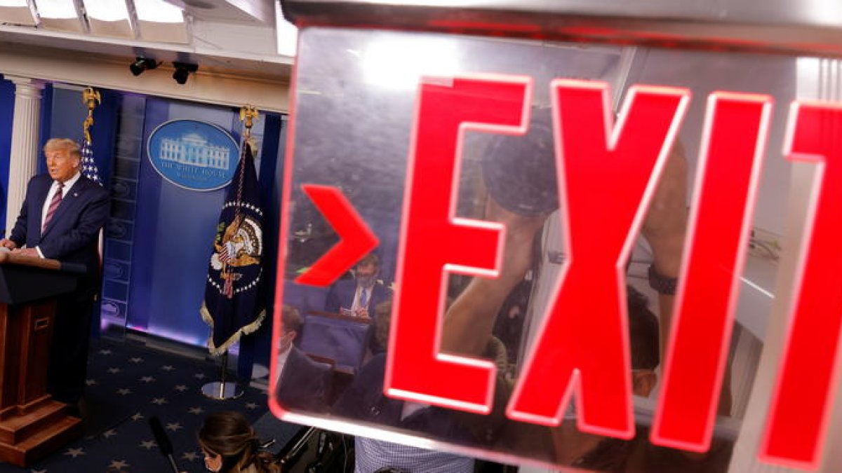 Trump acusa els demòcrates de «robar» les eleccions amb «vots il·legals» i «tripijocs»