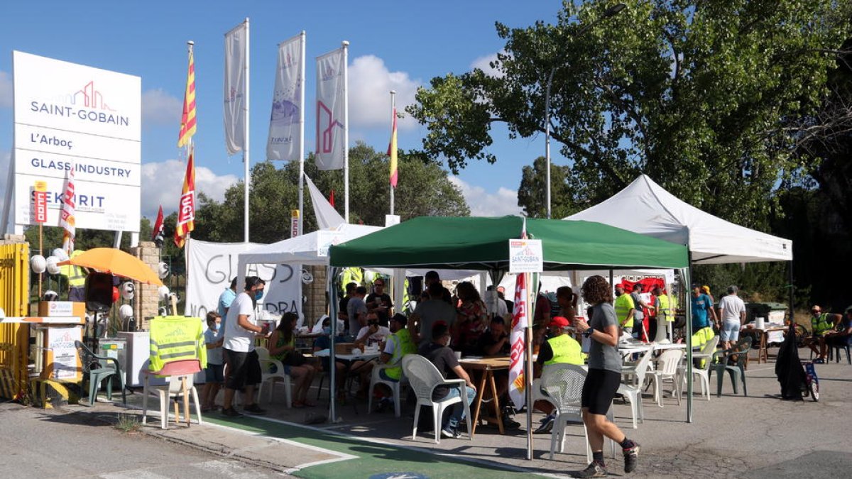 El comitè d'empresa de Sanit-Gobain confia en la vaga indefinida per evitar el tancament de la cristalleria de l'Arboç