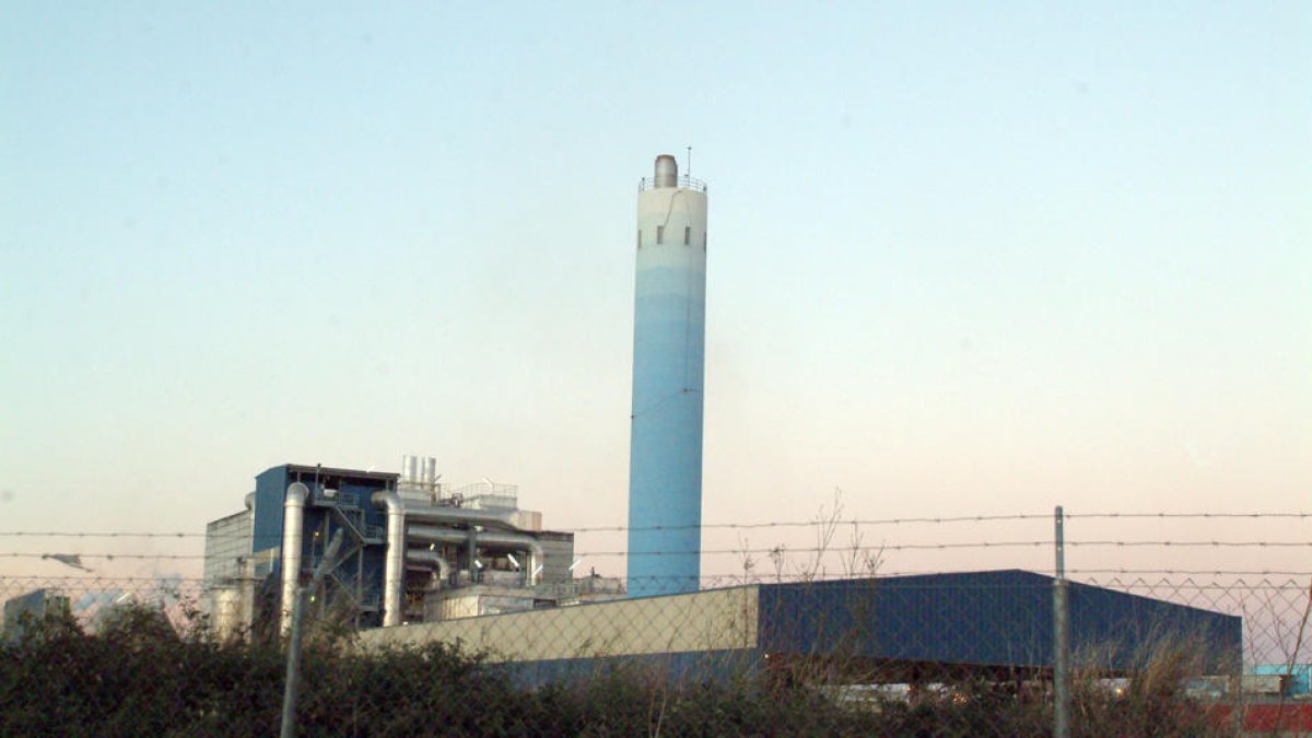 Un doctor de la URV denuncia la «rebaixa de les exigències» de l'estudi de risc de la incineradora de Constantí