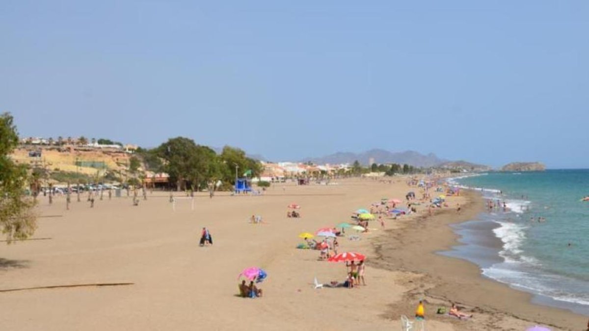 Violen a una dona mentre prenia el sol a una cala de Múrcia