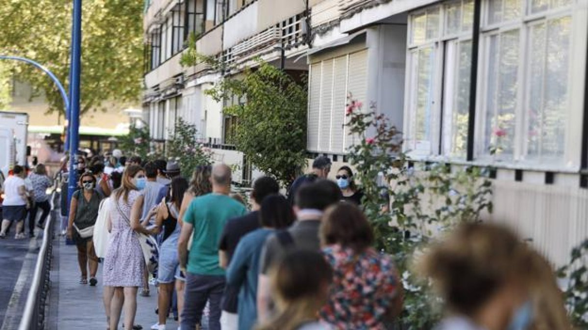 Entre 2.000 i 2.500 docents de Madrid han de sotmetre's a una PCR després de donar positiu als tests