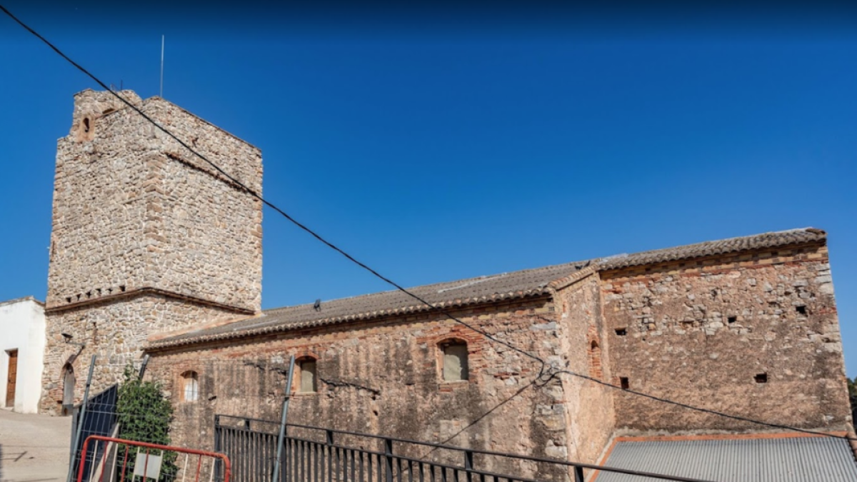 Empiezan a reconstruir el templo parroquial de Alfara de Carles, el más estropeado de la Diócesis