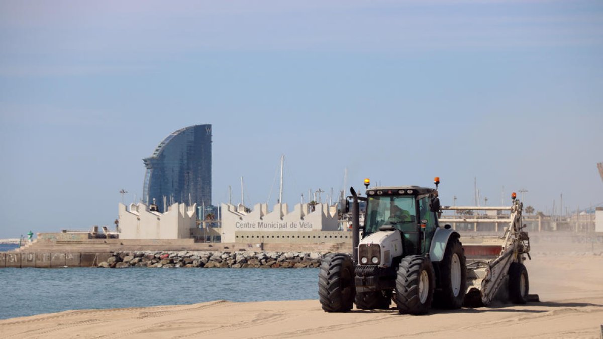 Las playas de Barcelona reabrirán a partir del viernes para hacer deporte individual