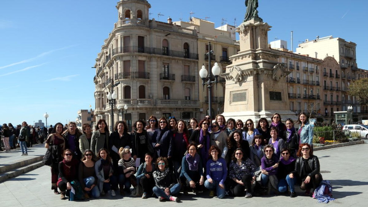 Las periodistas del Campo de Tarragona alzan la voz en el 8-M por unos medios más plurales y feministas