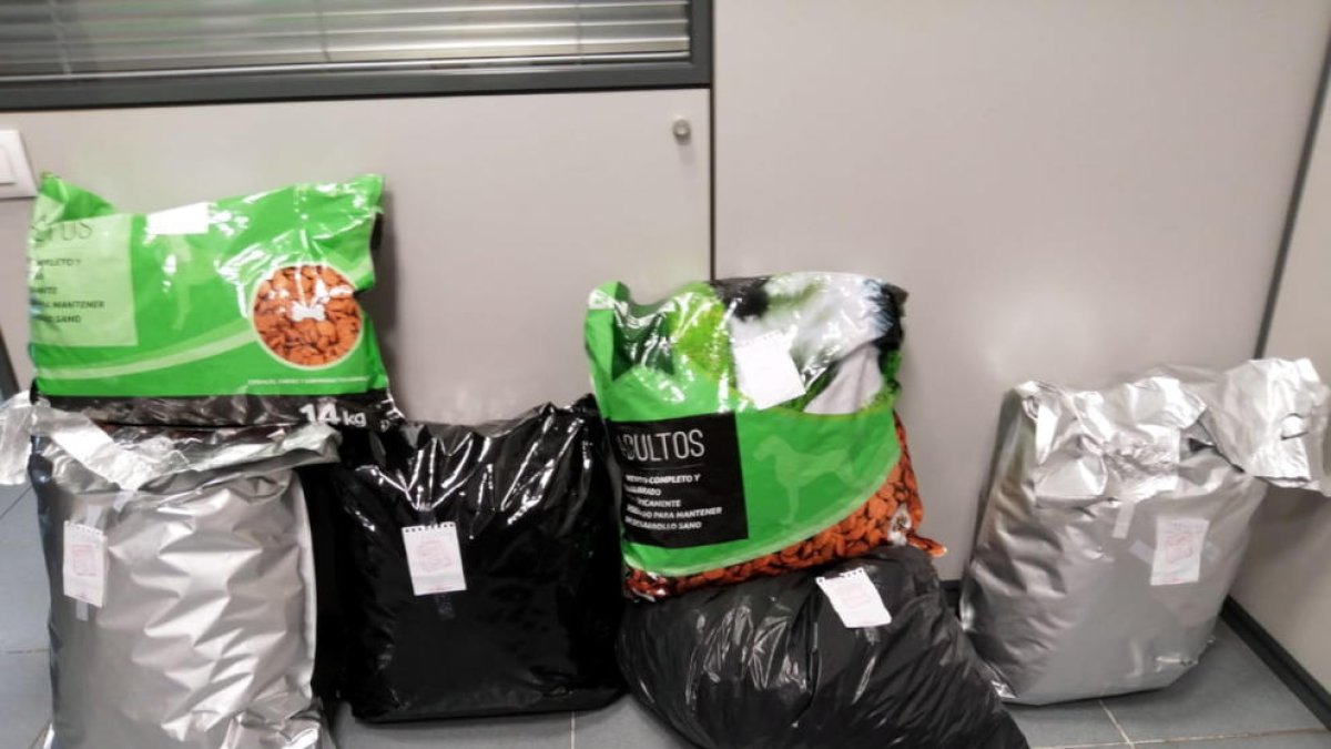 Detenen un home a Igualada que transportava més de 14 quilos de marihuana en una furgoneta