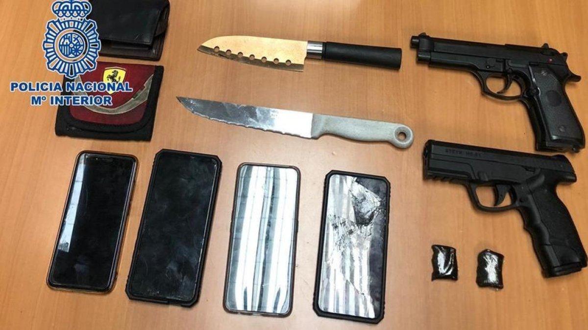 Detinguts dos joves per assaltar amb ganivets i pistoles de airsoft a vianants a Las Palmas