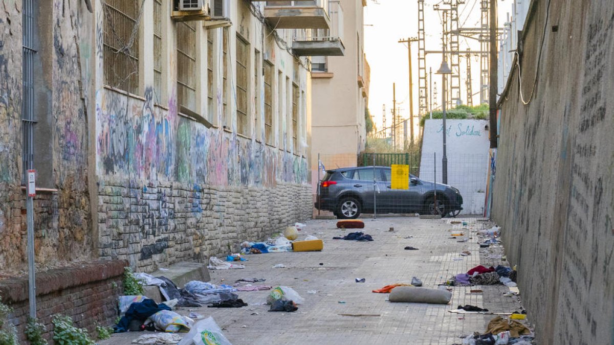 L'Ajuntament té tancat un carreró del Serrallo pel mal estat d'un edifici