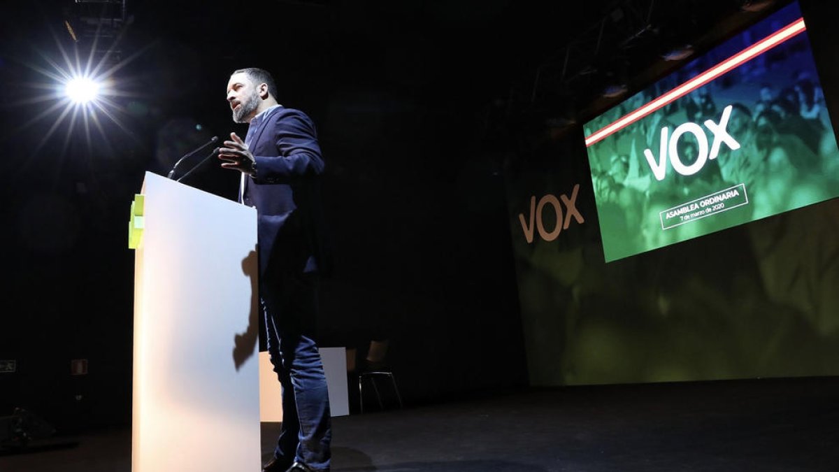Abascal es reelegido presidente de Vox