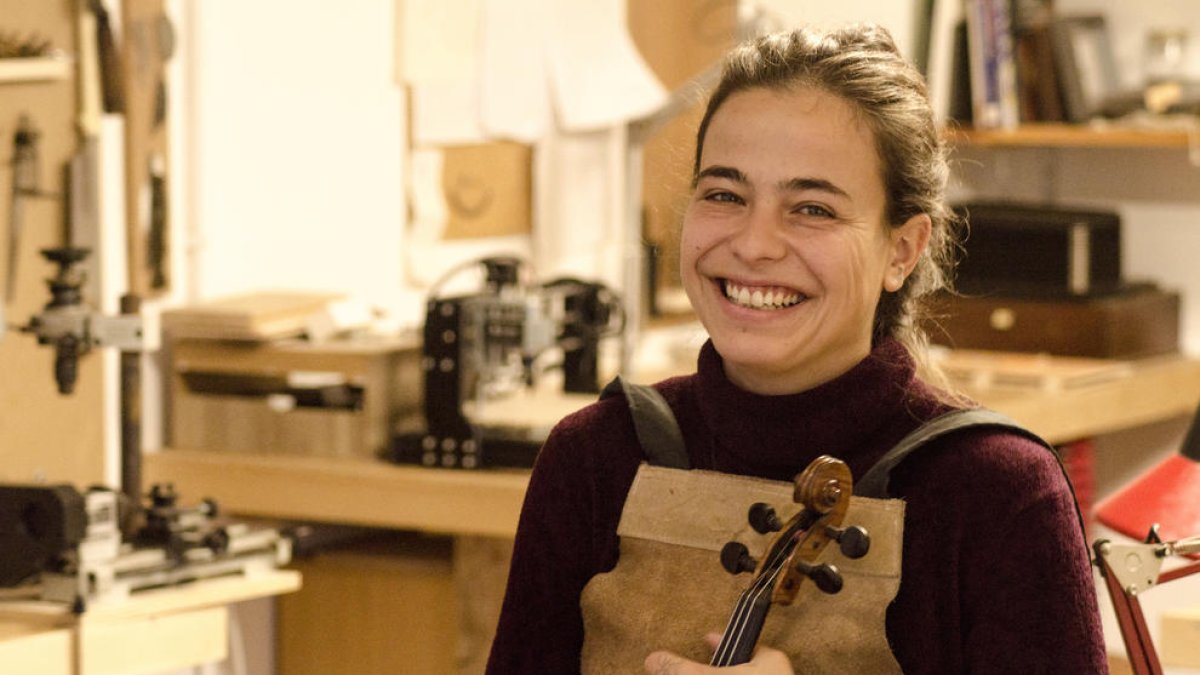 «Hi ha evidències que les dones han treballat des de sempre en tallers de luthiers»