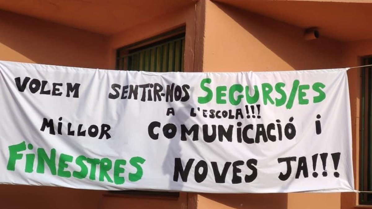 L'Escola Sant Salvador reclama finestres noves al centre educatiu