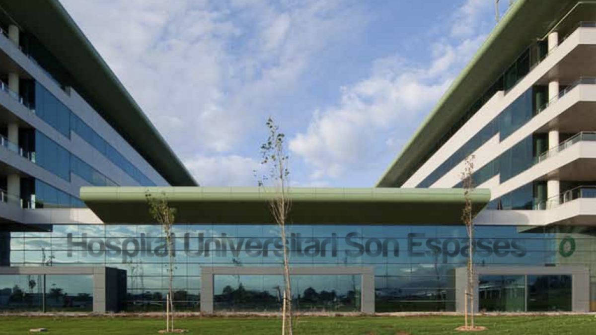 Cuatro heridos al desplomarse el ascensor de un edificio de aparcamientos