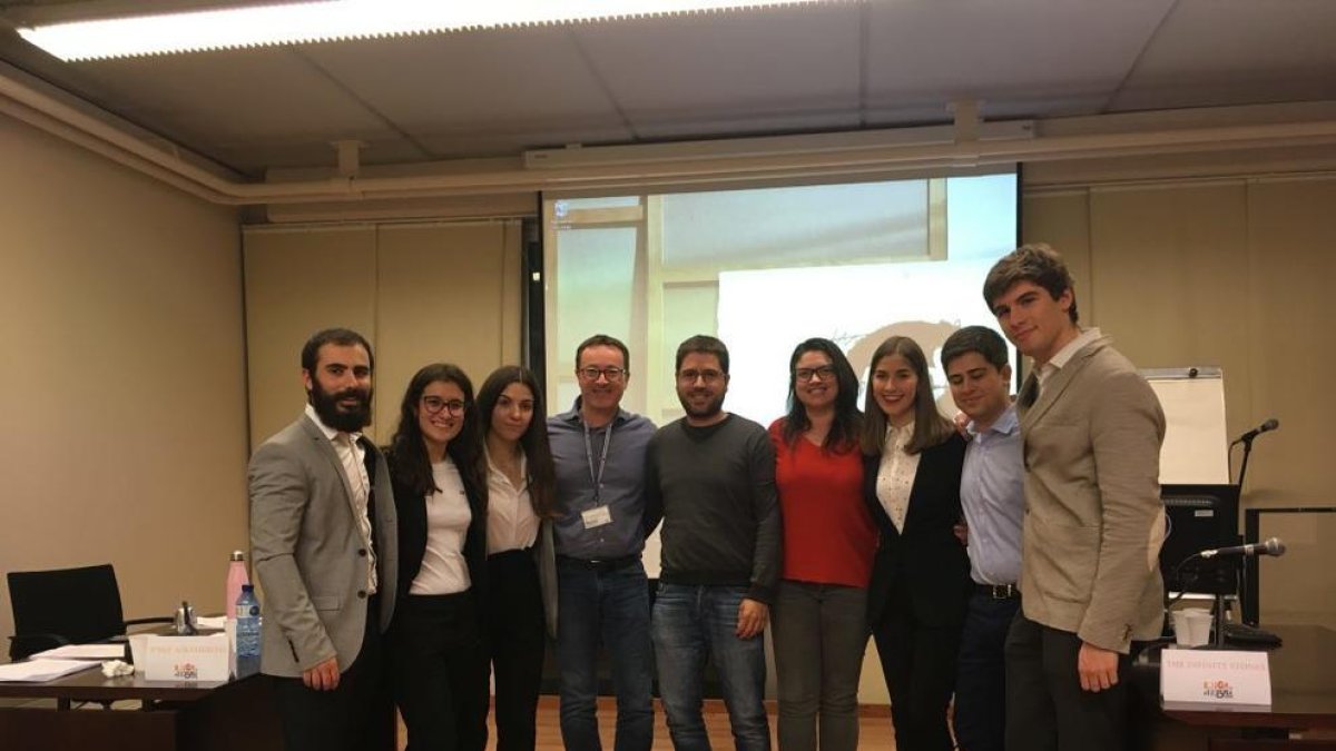 The Infinity Stones gana la Liga de Debate Universitario