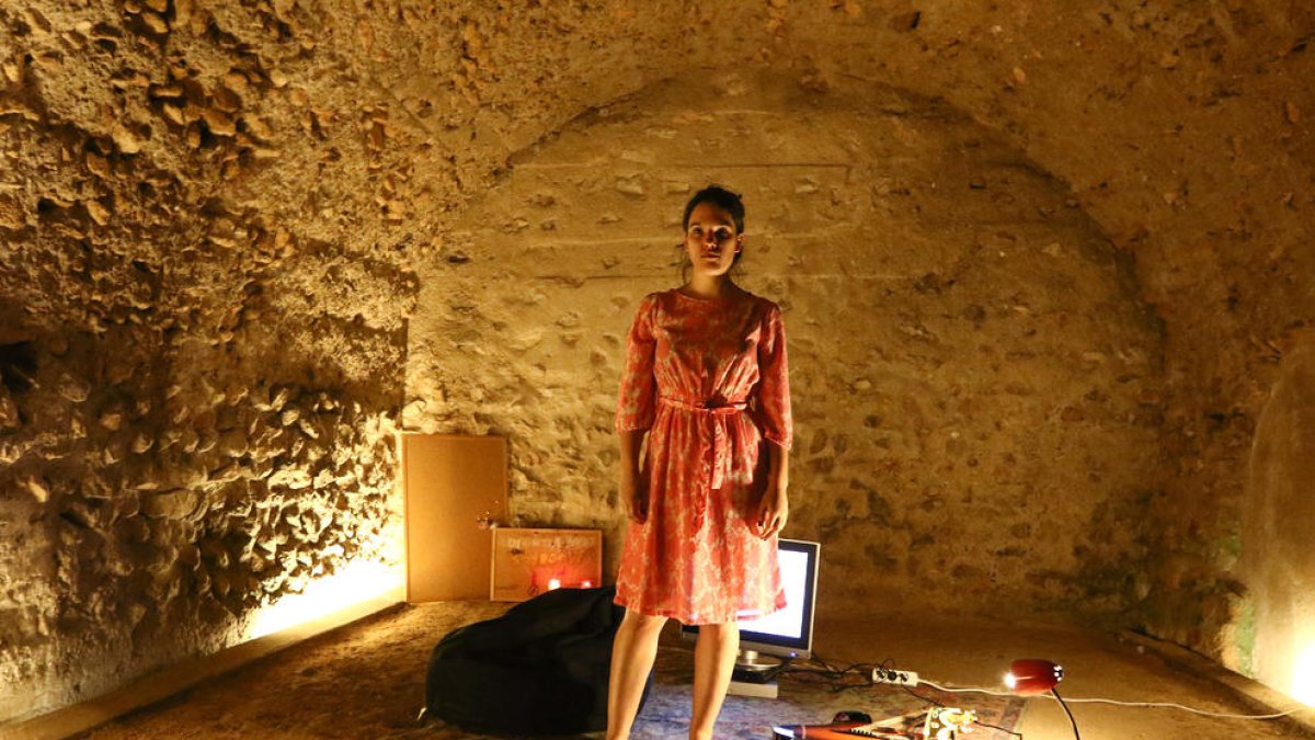 La cantant Lluna Issa, de 'Tiestes', ahir a la capçelara del circ.