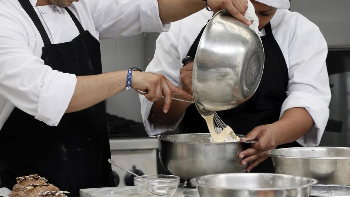 La Generalitat ofereix 900 places en 20 sectors per a persones que vulguin acreditar la seva experiència laboral