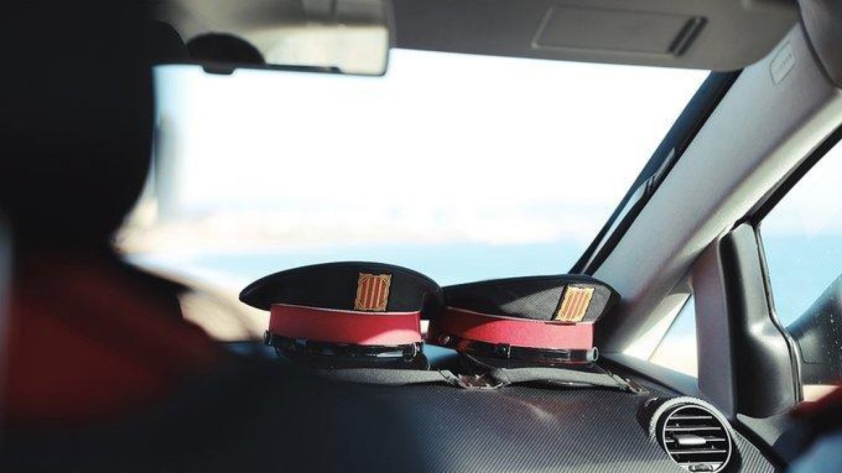 Mossos d'Esquadra, patrulla, agentes, coche