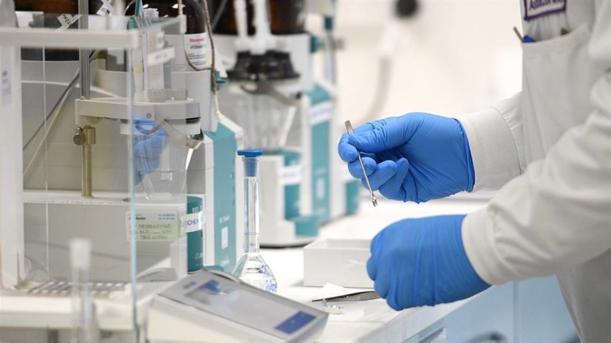 La OMS cree que la vacuna anticovid no estará disponible masivamente antes de 2022