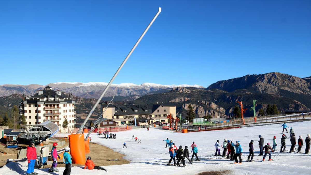 Las altas temperaturas complican la temporada de esquí en el Port del Comte