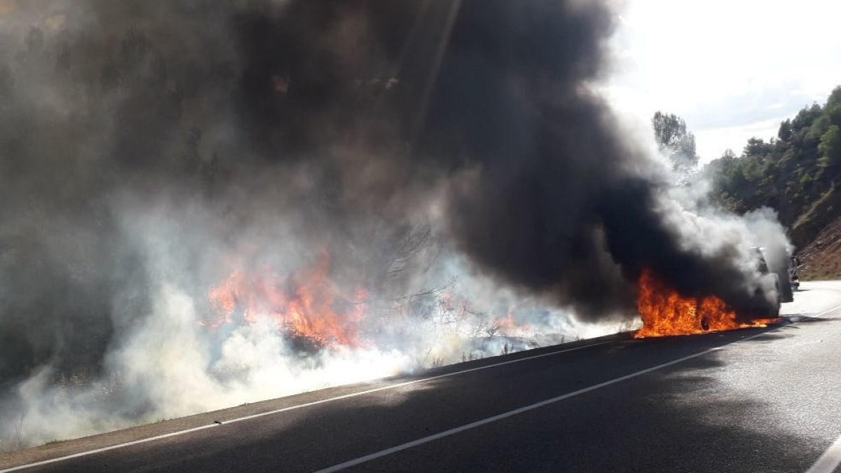 Tres heridos, uno de ellos grave, en una colisión frontal en la C-44 en Tivissa
