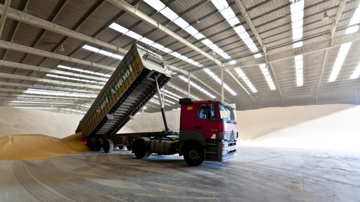 El Puerto reivindica su liderazgo en el tràfic de productos agroalimentarios en la feria ENOC