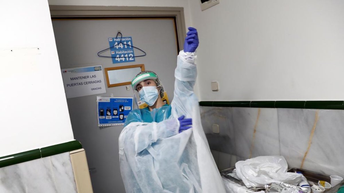 52.445 profesionales sanitarios contagiados de coronavirus en el Estado durante la pandemia
