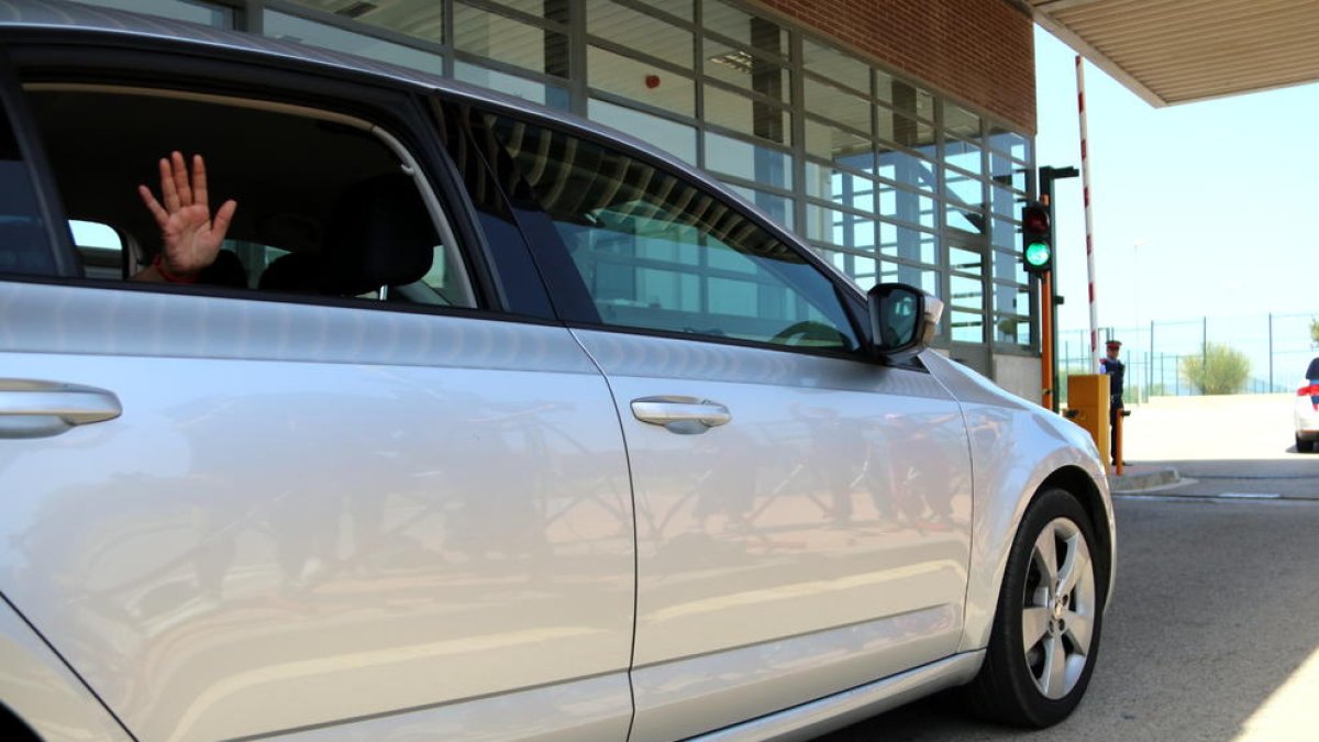 Dolors Bassa llega a la prisión de Puig de les Basses