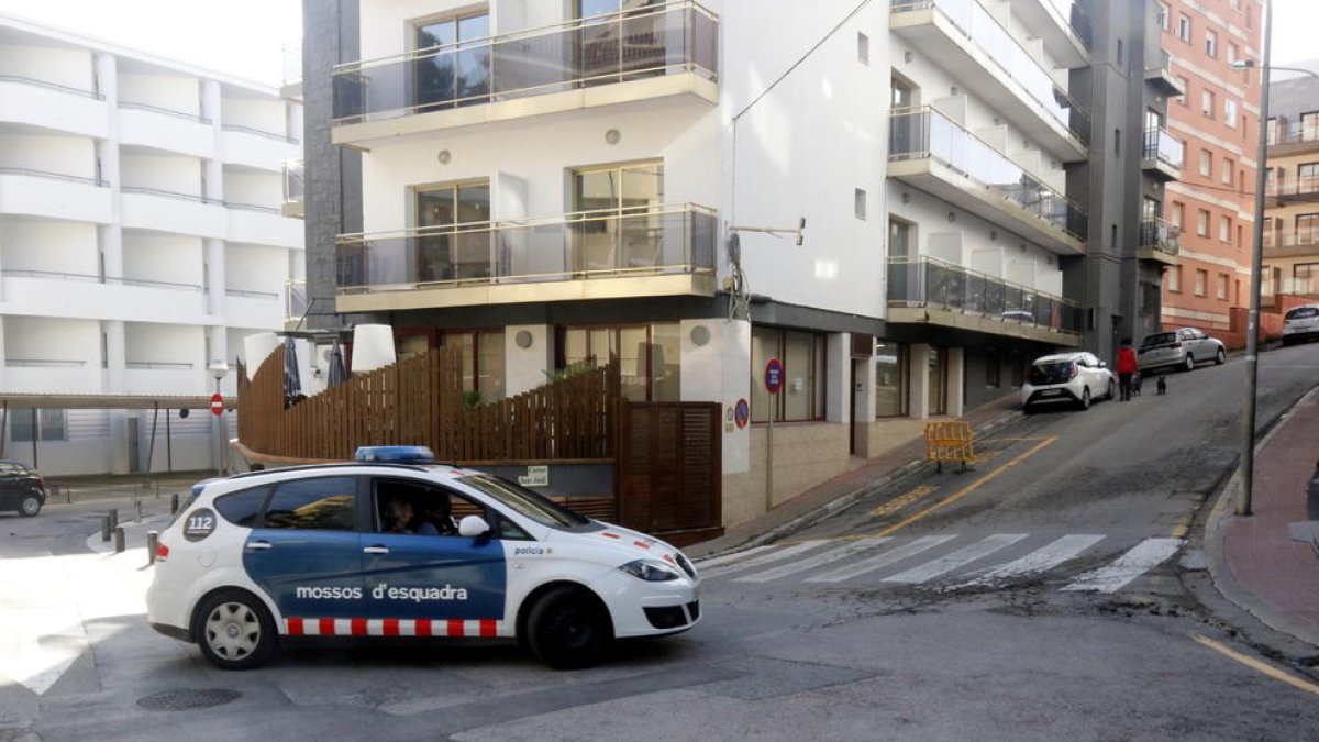 El detingut de Lloret diu que va escanyar la dona en un atac d'ira arran d'una discussió per un afer extramatrimonial