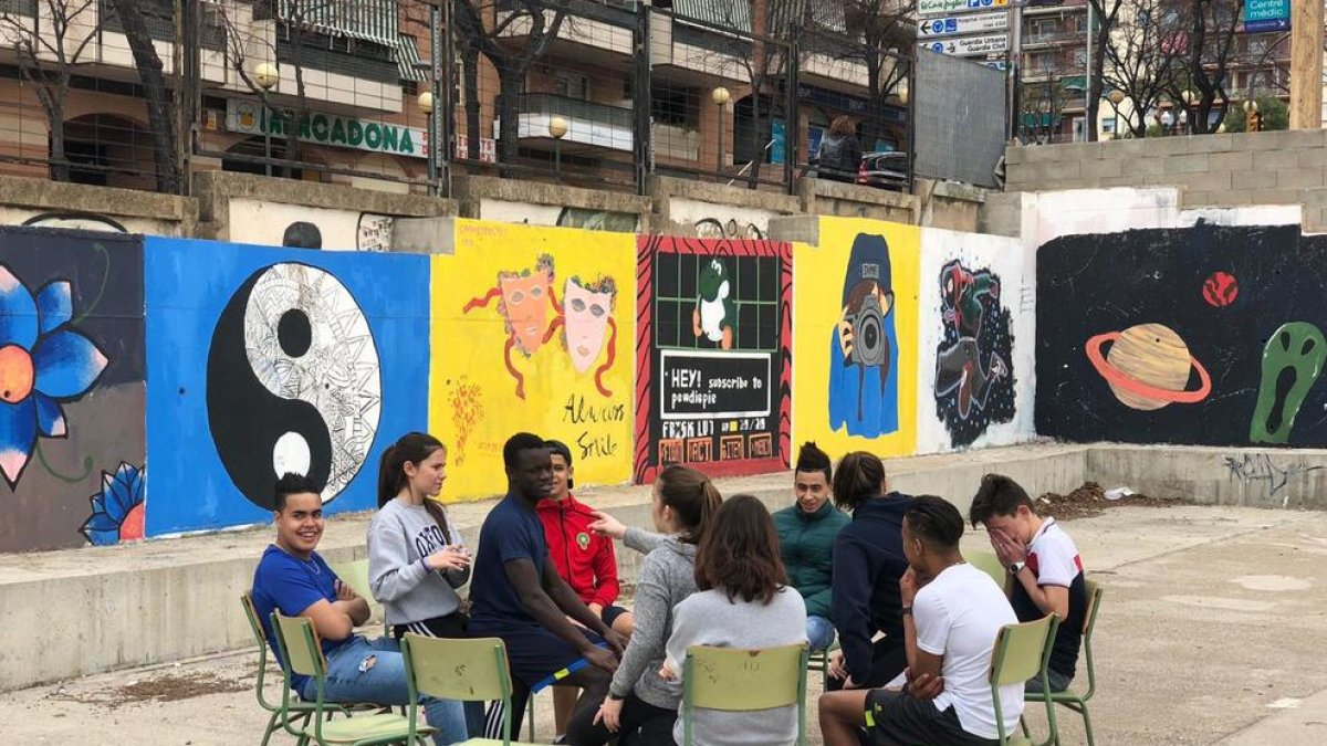 Martí i Franquès lleva a cabo un proyecto de diversidad cultural sin estudiantes europeos por|para el coronavirus