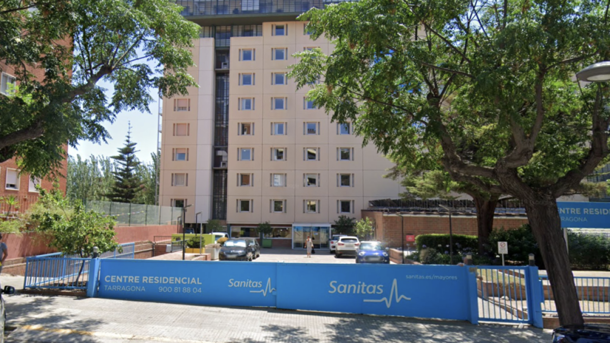 Algunas residencias para|por las personas mayores de Tarragona avisan a los familiares de que no podrán visitar a los pacientes