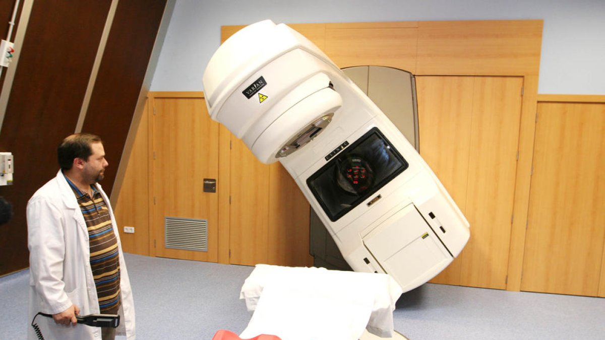 Amancio Ortega renovará el acelerador lineal del Gigante Indio