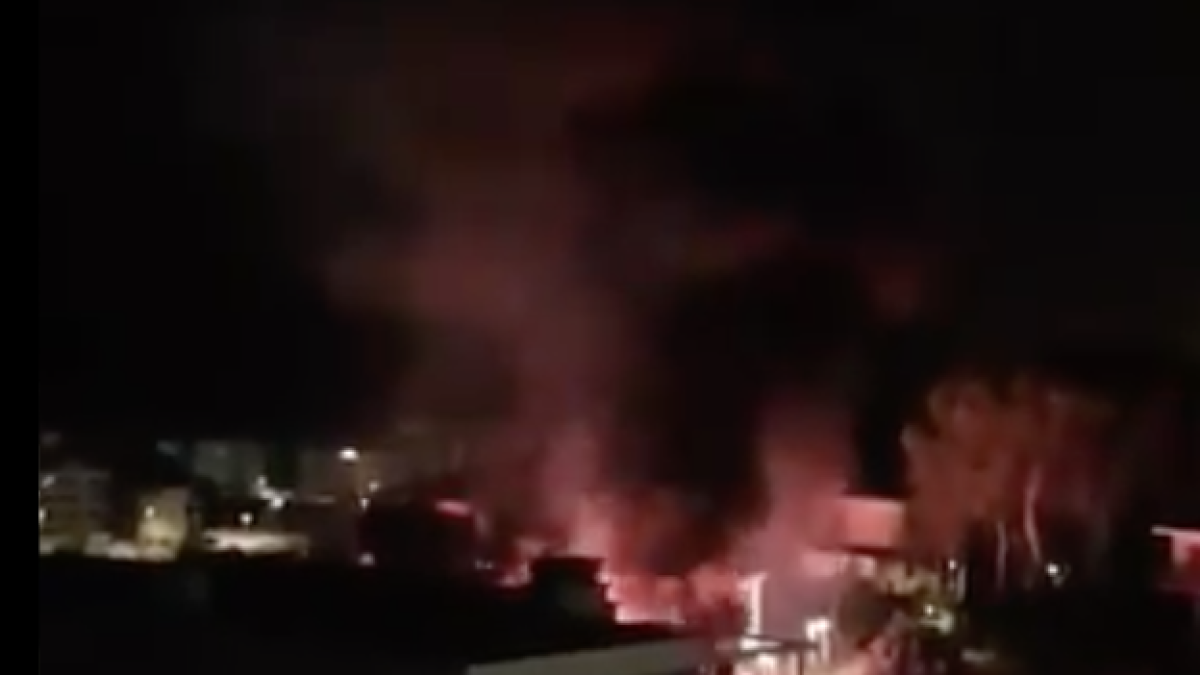 Susto en Segur de Calafell por un incendio en una vivienda donde se almacenaban productos químicos