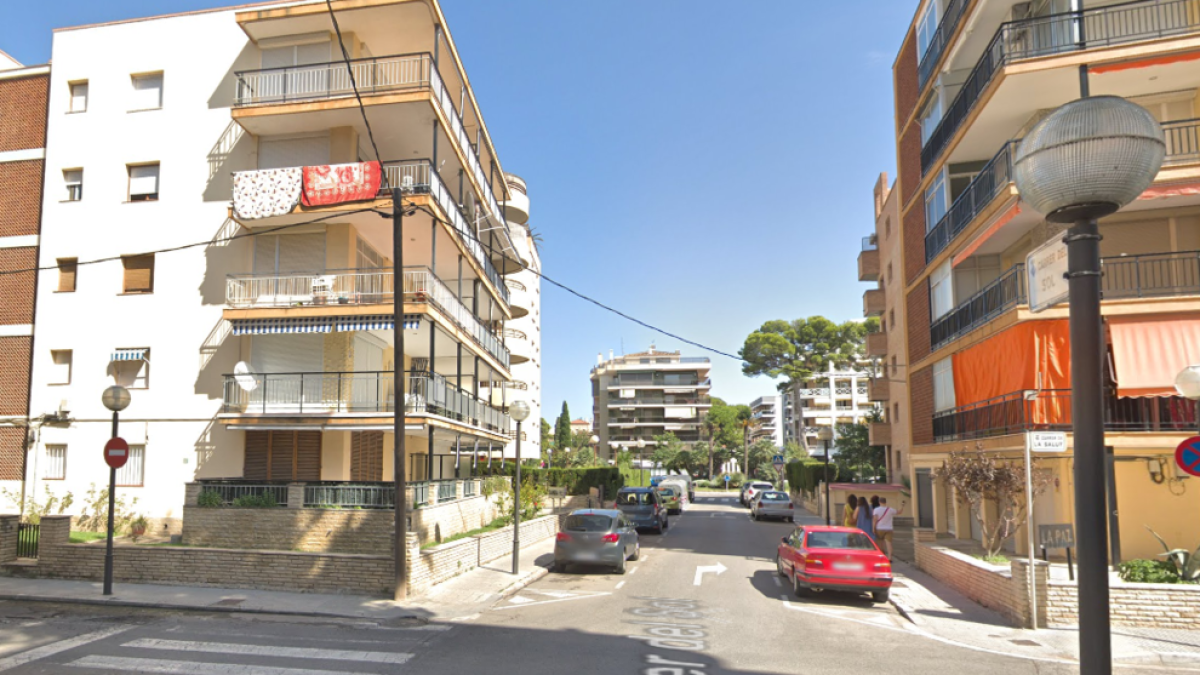Roben a un pis del carrer del Sol de Salou i es troben de cara amb els propietaris