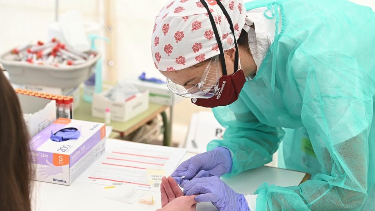 L'OMS registra gairebé 30.000 morts a Espanya per COVID, 2.730 més que el Ministeri de Sanitat