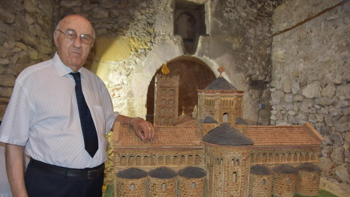 Mor l'artista torrenc Antoni Sastre, autor de les maquetes d'edificis emblemàtics de Torredembarra